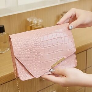 Elegant Pink Crocodile Pattern Clutch